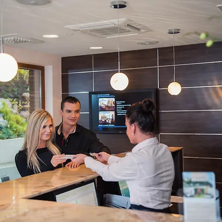 Hotel Różany Gaj 4*