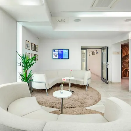 Hotel Różany Gaj 4*